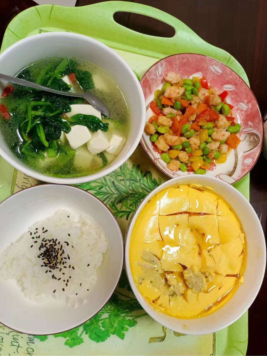 王阿姨年纪轻.6年月嫂经验，脾气好，干净卫生