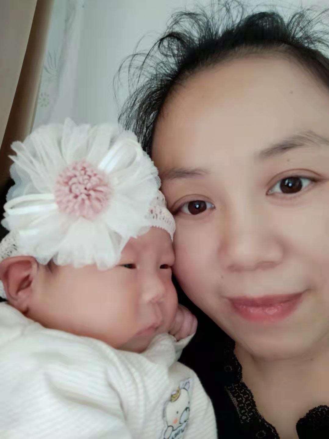 刘阿姨美丽大方，活泼可爱的小宝都喜欢