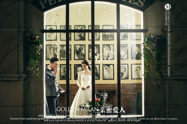 亲密爱人婚纱摄影宫殿教堂案例