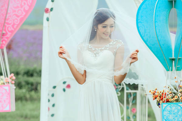 蒙娜丽莎时尚婚纱摄影花海案例