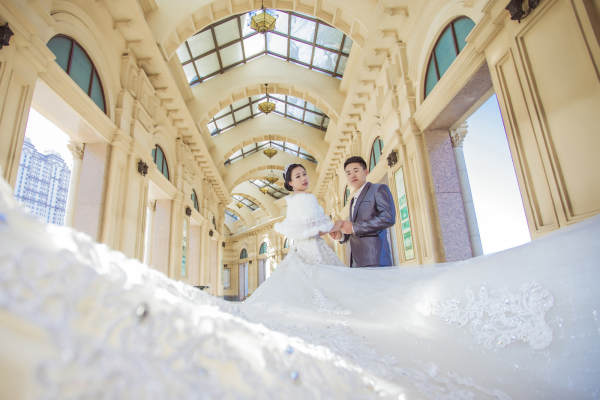 爱丽丝精品婚纱概念馆小清新案例
