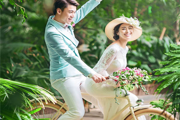 浪漫经典婚纱摄影花海案例