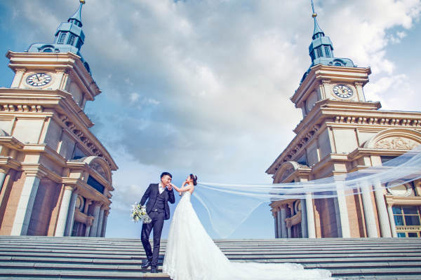 爱丽丝精品婚纱概念馆小清新案例