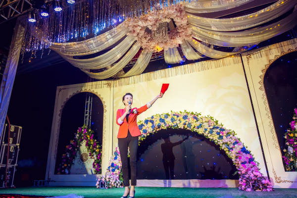 金公主婚礼馆奢华大气案例