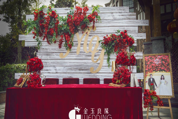 金玉良缘婚礼大红搭配浅金案例