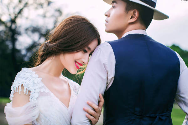 挪娅婚纱摄影皇家会所花海案例