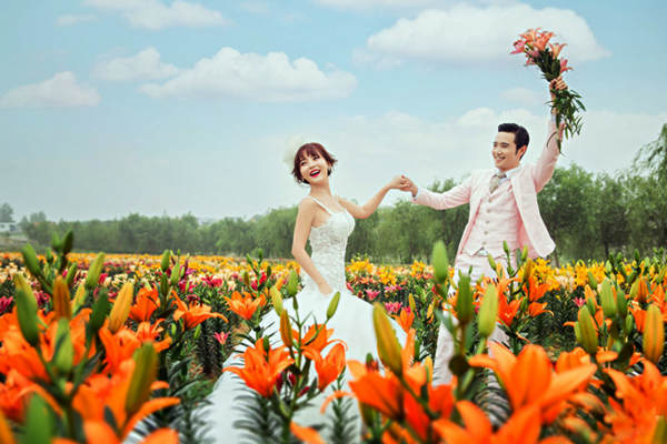 蒙娜丽莎婚纱摄影花海案例