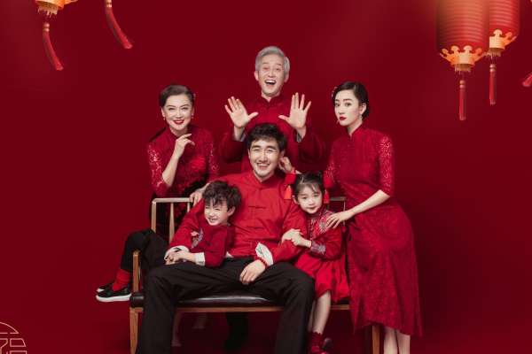 【全家福】·2个主题·2套服装·20张精修·拍摄180分钟
