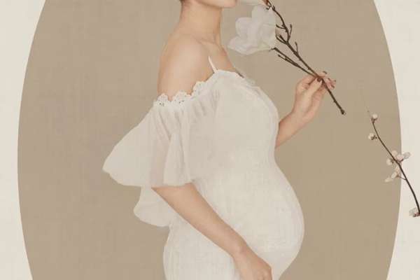 【孕妇照】·2个主题·2套服装·16张精修·拍摄120分钟