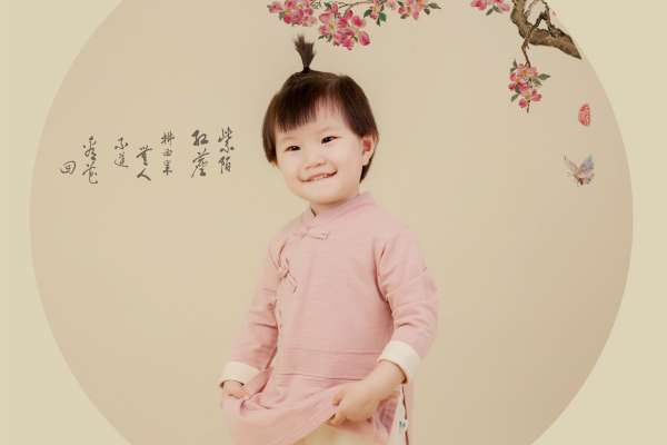 【周岁照】·3个主题·3套服装·20张精修·拍摄120分钟