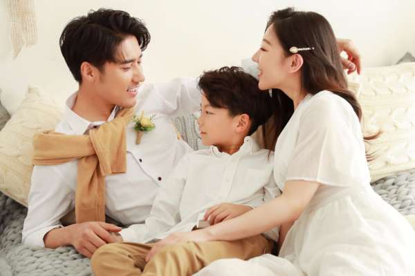 【亲子照】·4个主题·4套服装·30张精修·拍摄120分钟