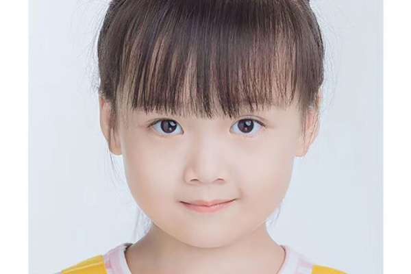 【证件照】·1个主题·1套服装·1张精修·拍摄10分钟