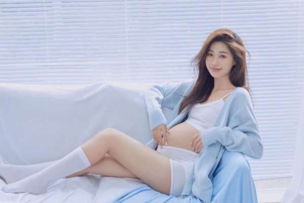 【孕妇照】·2个主题·2套服装·50张精修·拍摄90分钟