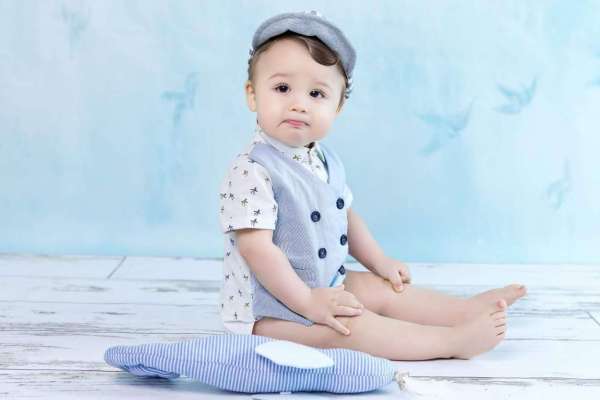 【百天照】·3个主题·3套服装·20张精修·拍摄120分钟