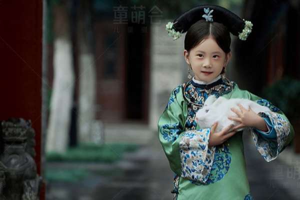 【亲子照】·3个主题·3套服装·25张精修·拍摄160分钟