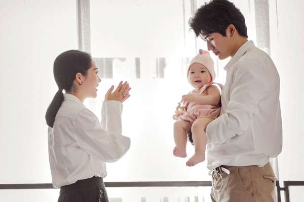 【亲子照】·3个主题·3套服装·18张精修·拍摄90分钟