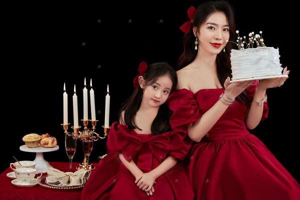 【全家福】·1个主题·1套服装·4张精修·拍摄120分钟