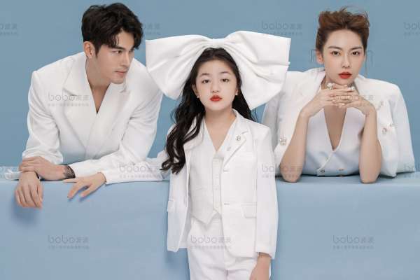 【全家福】·2个主题·2套服装·22张精修·拍摄150分钟