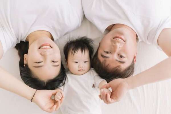 【亲子照】·1个主题·1套服装·20张精修·拍摄60分钟