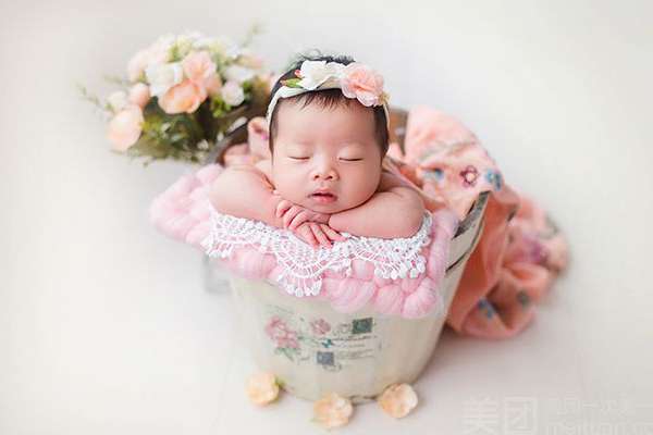 【儿童摄影】·3个主题·3套服装·22张精修·拍摄120分钟