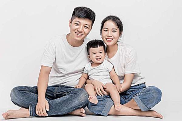 【亲子照】·1个主题·1套服装·4张精修·拍摄60分钟