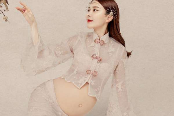 【孕妇照】·2个主题·2套服装·6张精修·拍摄120分钟
