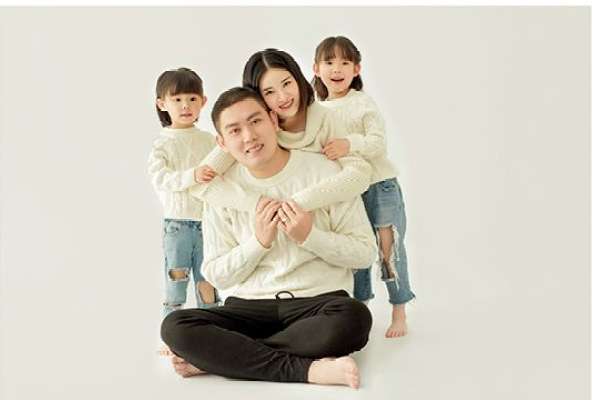 【全家福】·2个主题·2套服装·12张精修·拍摄90分钟