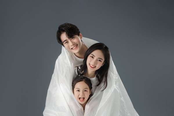 【全家福】·1个主题·1套服装·10张精修·拍摄45分钟