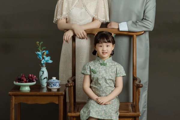 【全家福】·2个主题·2套服装·25张精修·拍摄120分钟