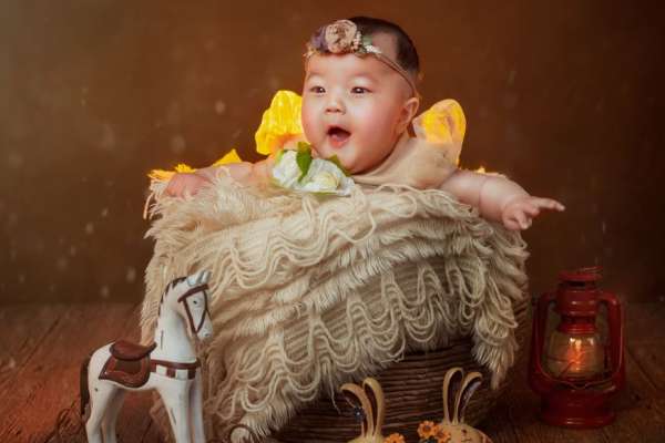 【百天照】·3个主题·3套服装·25张精修·拍摄60分钟