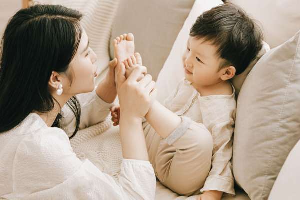 【亲子照】·2个主题·2套服装·16张精修·拍摄120分钟
