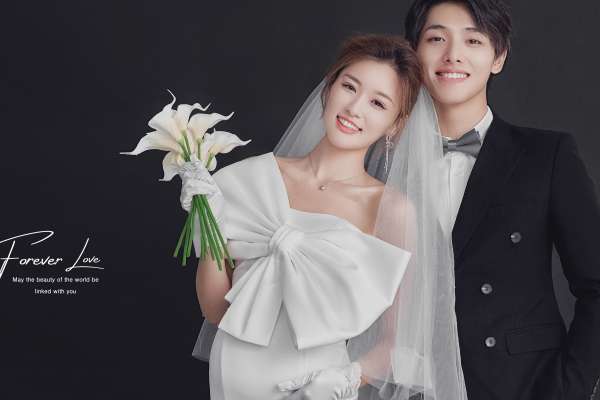 【孕妇照】·2个主题·2套服装·8张精修·拍摄180分钟