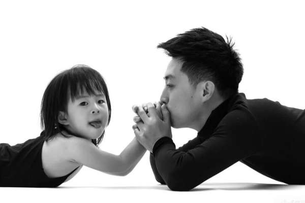 【亲子照】·3套服装·20张精修·拍摄90分钟