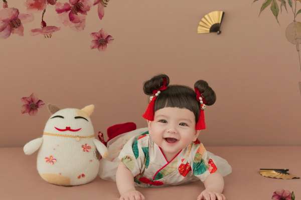 【百天照】·3个主题·3套服装·15张精修·拍摄90分钟