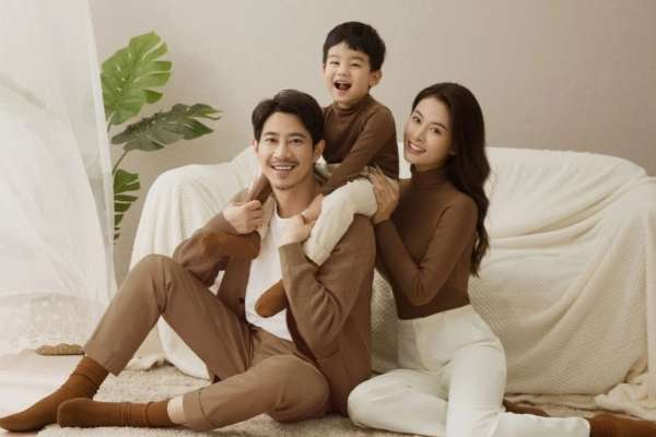 【全家福】·1个主题·1套服装·5张精修·拍摄120分钟