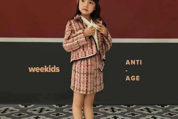 【宝宝照】·2个主题·2套服装·15张精修·拍摄100分钟