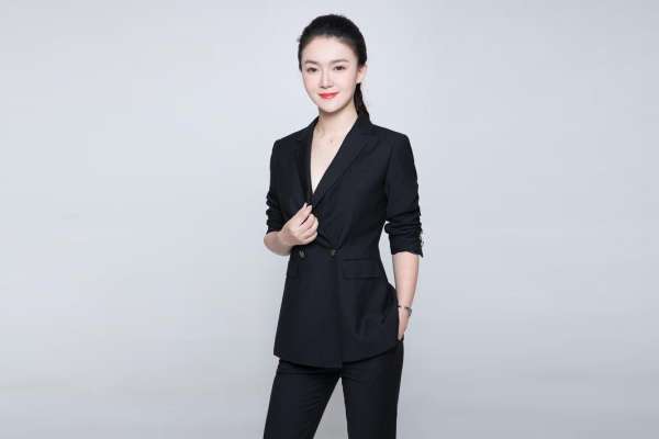 【证件照】·1个主题·1套服装·1张精修·拍摄30分钟