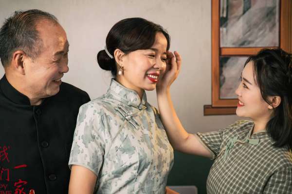 2个主题·6套服装·5张精修·拍摄120分钟