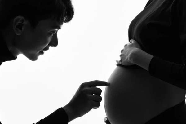 【孕妇照】·2个主题·2套服装·14张精修·拍摄60分钟