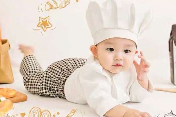 【百天照】·3个主题·3套服装·20张精修·拍摄180分钟