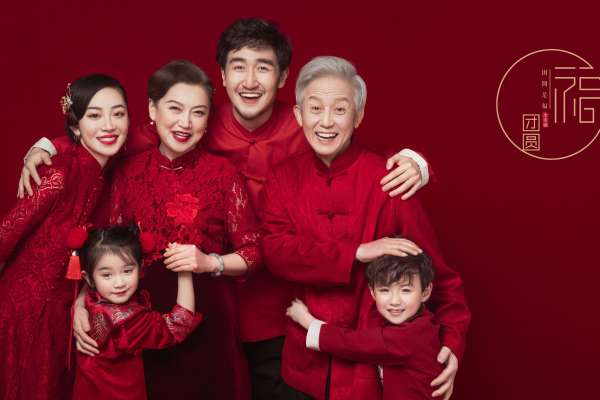 【全家福】·1个主题·1套服装·8张精修·拍摄100分钟