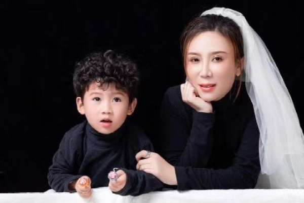 【亲子照】·1个主题·2套服装·2张精修·拍摄120分钟