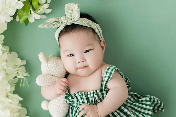 【百天照】·3个主题·3套服装·10张精修·拍摄80分钟