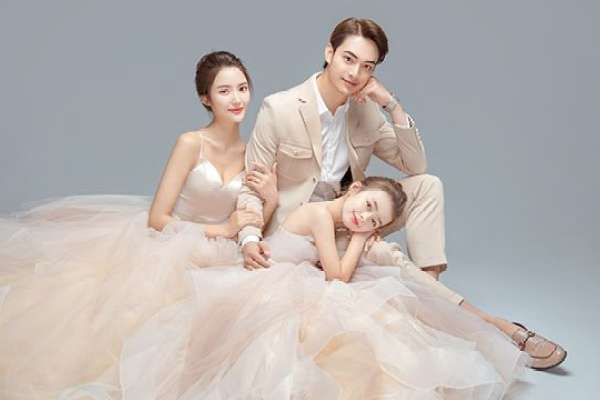 【全家福】·1个主题·8套服装·18张精修·拍摄120分钟
