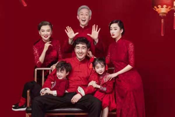 【全家福】·1个主题·1套服装·10张精修·拍摄120分钟