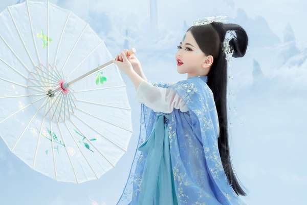 4个主题·4套服装·25张精修·拍摄180分钟