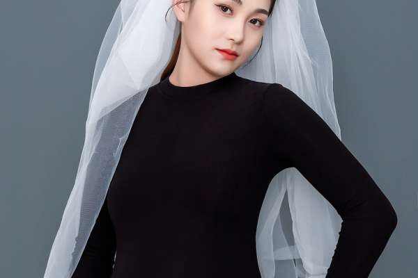 【孕妇照】·2个主题·2套服装·16张精修·拍摄150分钟