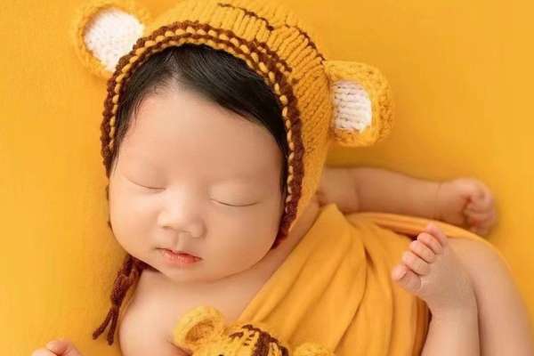 【新生儿】·2个主题·1套服装·4张精修·拍摄90分钟