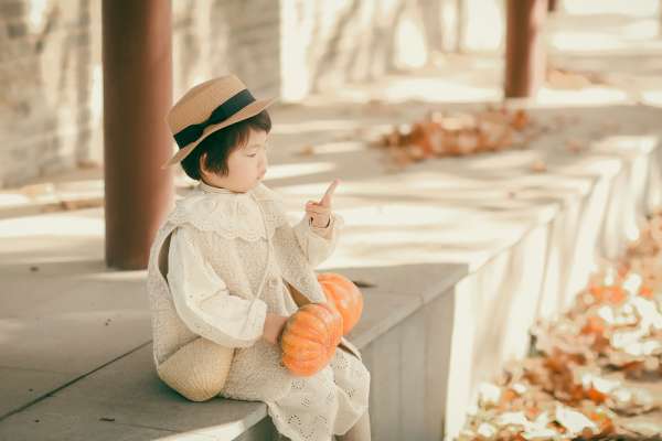 【外景系列】·2个主题·2套服装·18张精修·拍摄90分钟