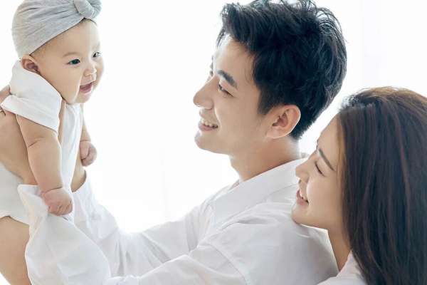【亲子照】·3个主题·3套服装·20张精修·拍摄120分钟